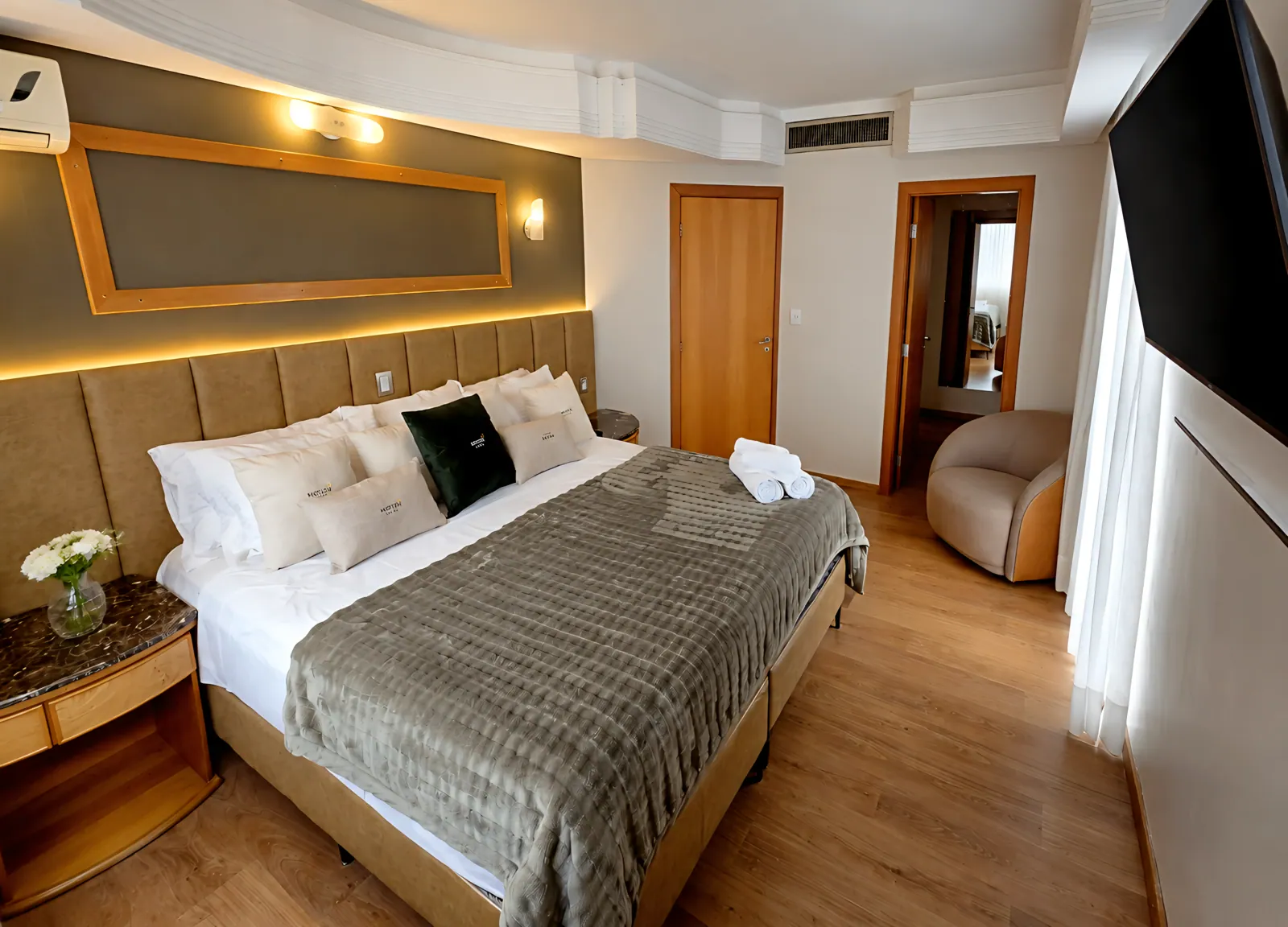 Acomodação de suíte fotografada no Hotel Santoni