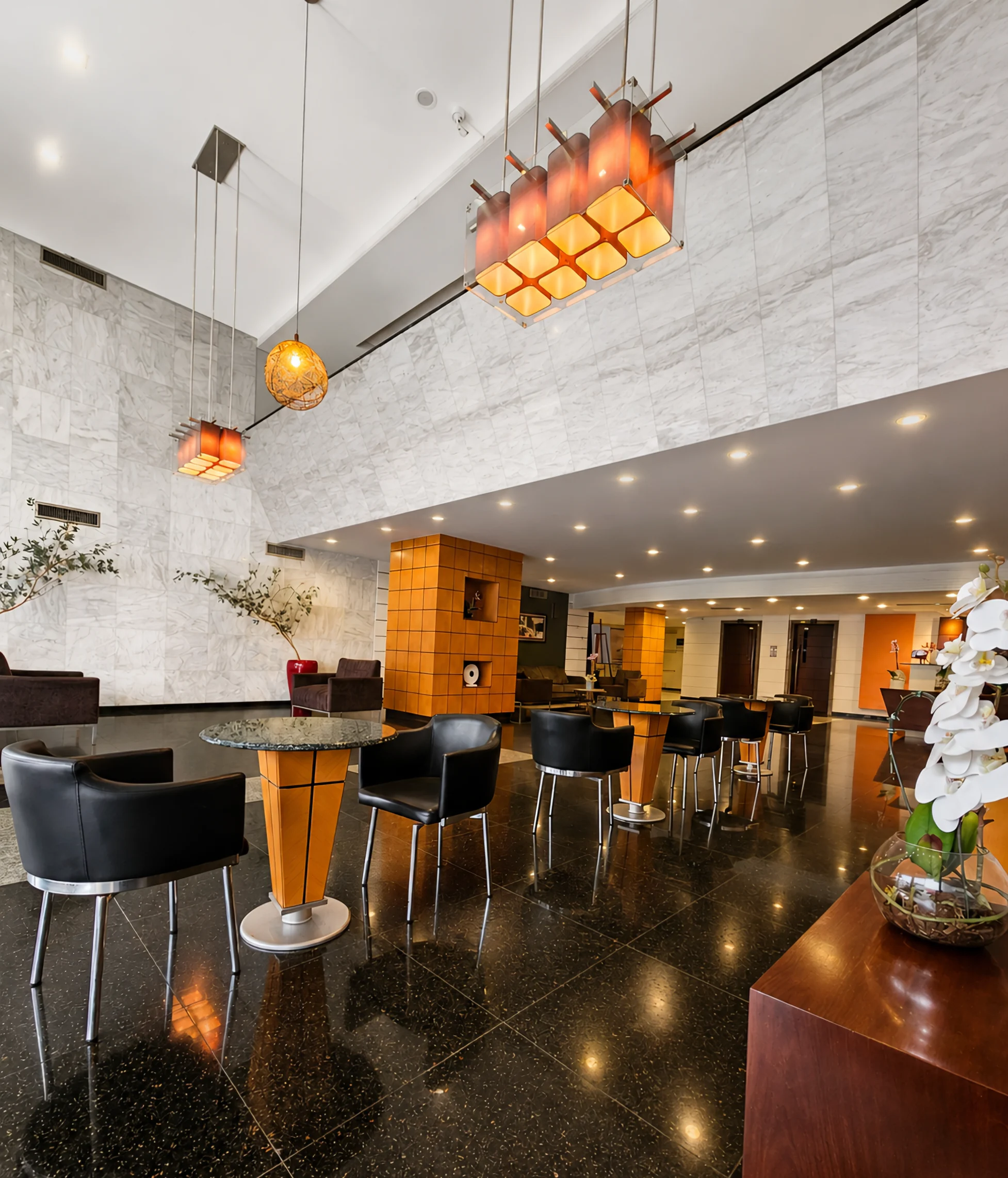 Recepção e área de circulação do Hotel Santoni